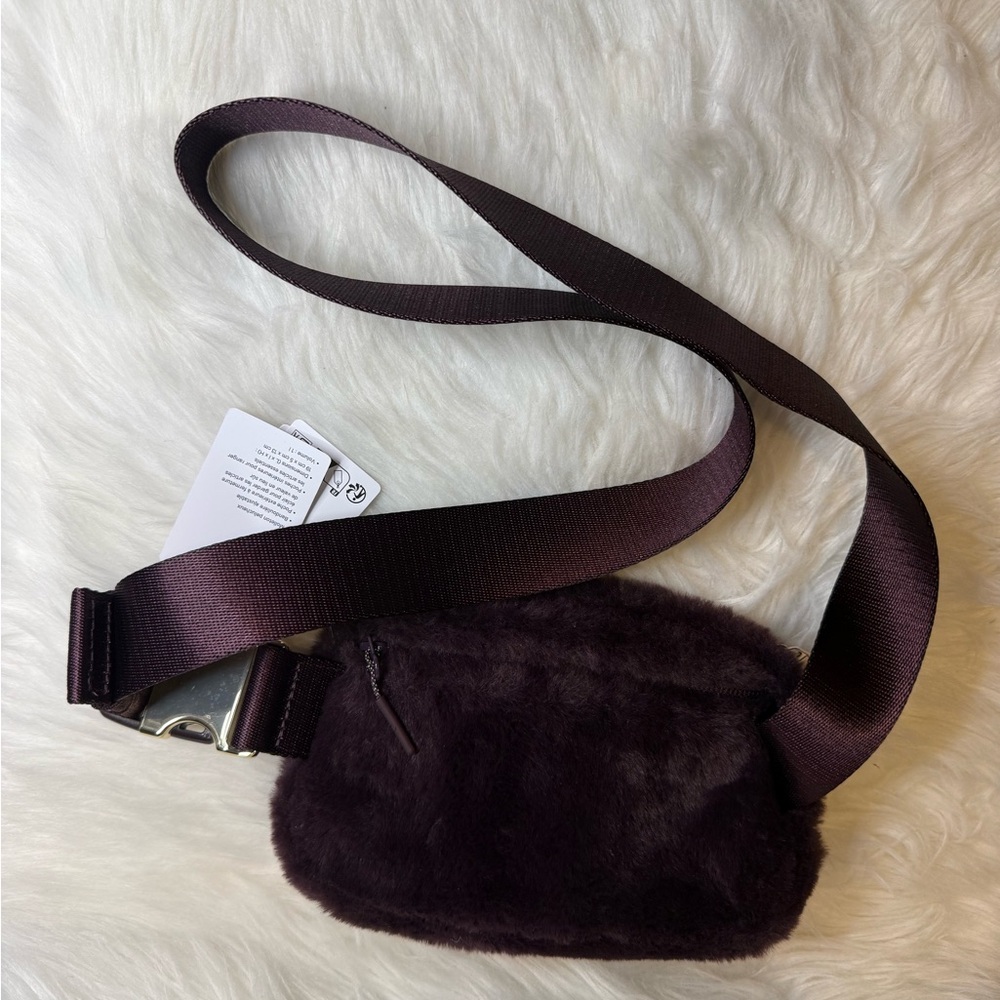 Lululemon Everywhere Belt Bag Plush Fleece Fur BLPM GOLD New - Picture 2 of 5